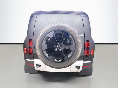 Used 2025 Land Rover Defender 110 S image 4