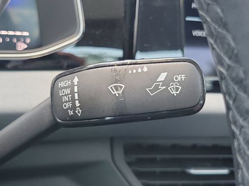 Used 2025 Volkswagen Jetta SE FWD image 35