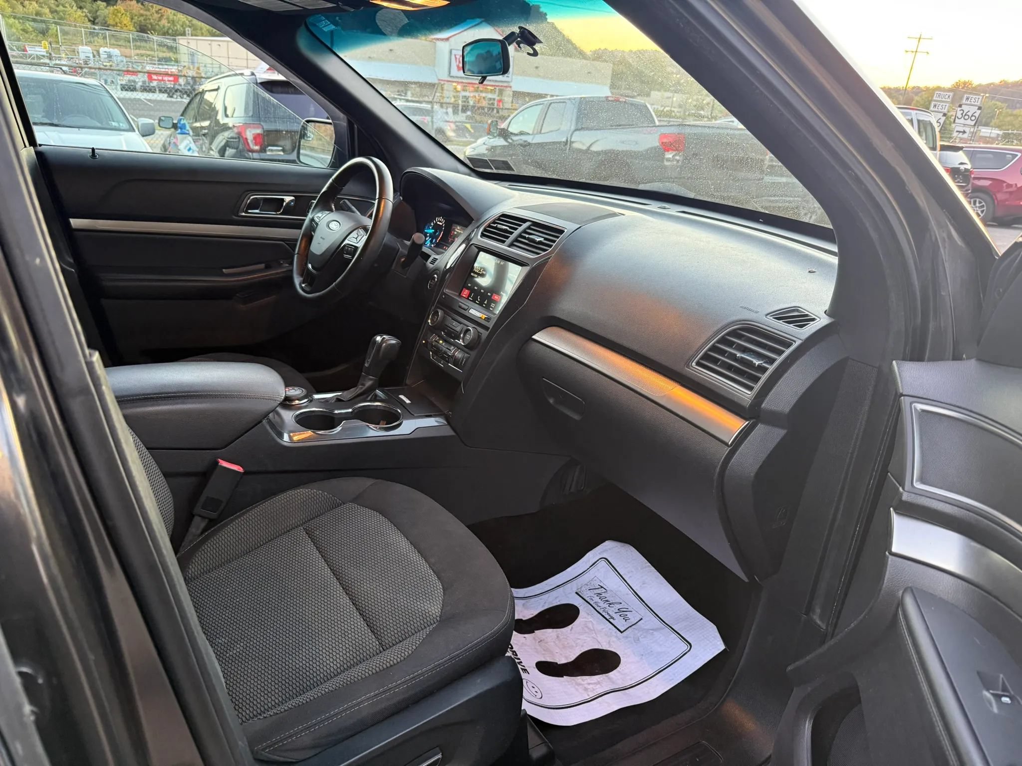 Used 2018 Ford Explorer XLT AWD/4WD image 13