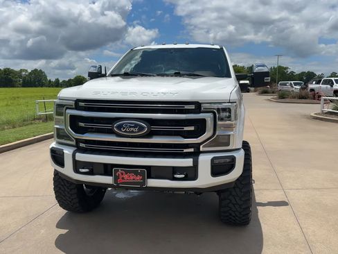 Used 2021 Ford F250 Platinum w/ FX4 Off-Road Package AWD/4WD image 4