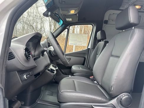 New 2025 Mercedes-Benz Sprinter 2500 image 9