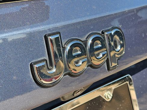Used 2022 Jeep Renegade Latitude AWD/4WD image 31