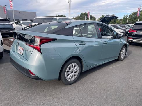 Used 2021 Toyota Prius LE FWD image 2