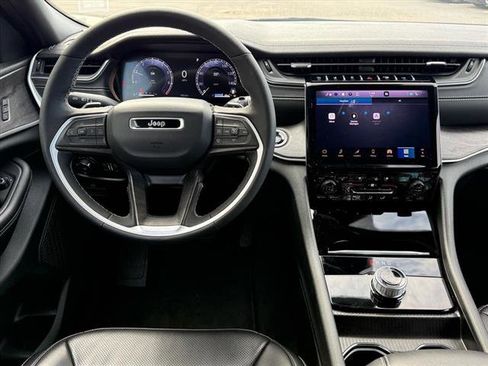 Certified 2025 Jeep Grand Cherokee L Limited w/ Luxury Tech Group II image 11