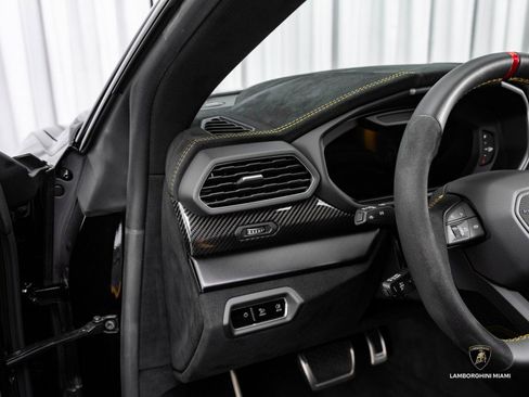 Used 2024 Lamborghini Urus Performante image 25