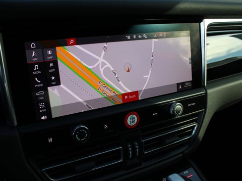 Certified 2025 Porsche Macan image 21