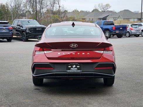 New 2025 Hyundai Elantra SE image 6