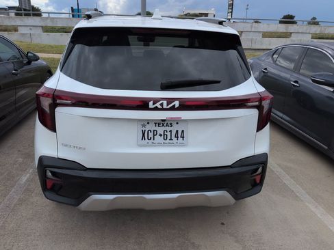 Certified 2025 Kia Seltos EX w/ EX Sunroof Package FWD image 5