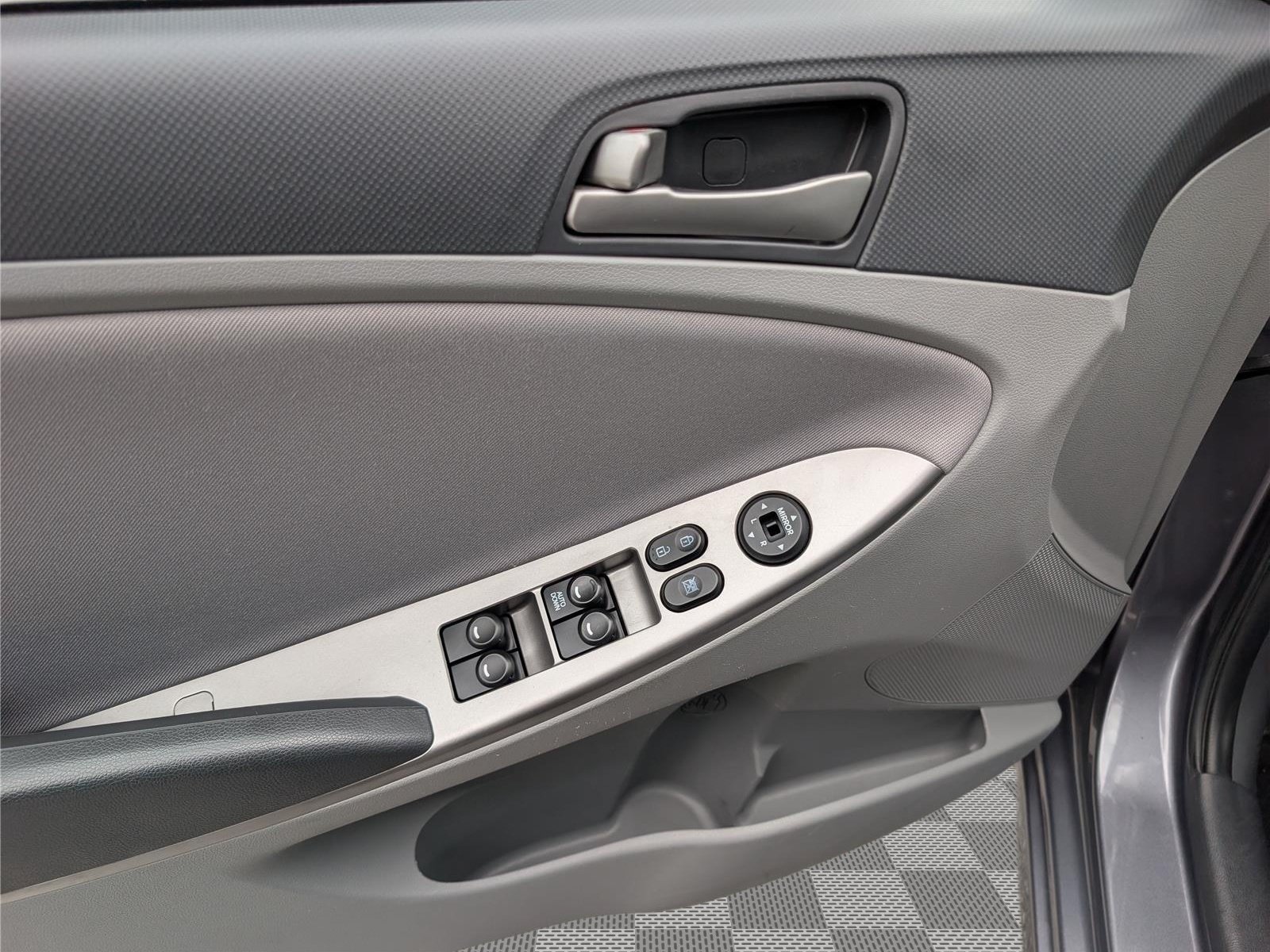 Used 2016 Hyundai Accent SE w/ Option Group 02 FWD image 17