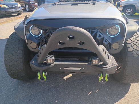 Used 2018 Jeep Wrangler Sport AWD/4WD image 11