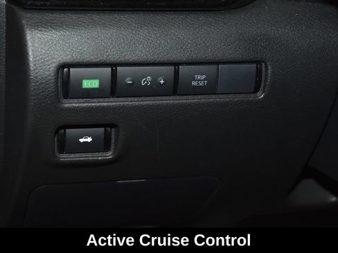Used 2025 Nissan Sentra SV FWD image 11
