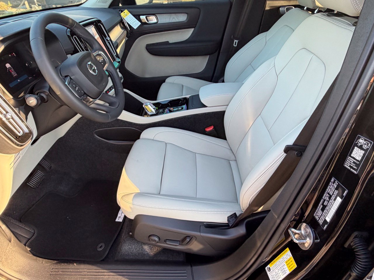 New 2026 Volvo XC40 B5 Plus w/ Protection Package Premier AWD/4WD image 19