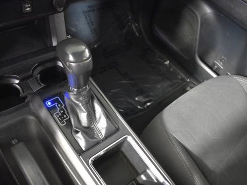 Used 2017 Toyota Tacoma TRD Sport w/ Tow Package (A/T) AWD/4WD image 24
