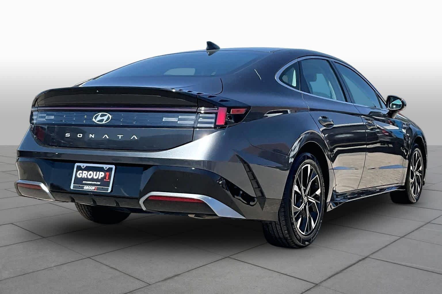 Used 2025 Hyundai Sonata SEL FWD image 11