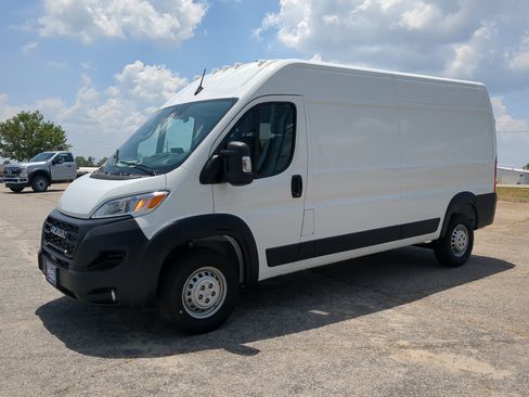 New 2026 RAM ProMaster 2500 w/ Premium Convenience Group FWD image 6