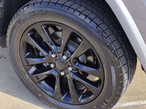 Used 2019 Jeep Grand Cherokee Altitude image 7