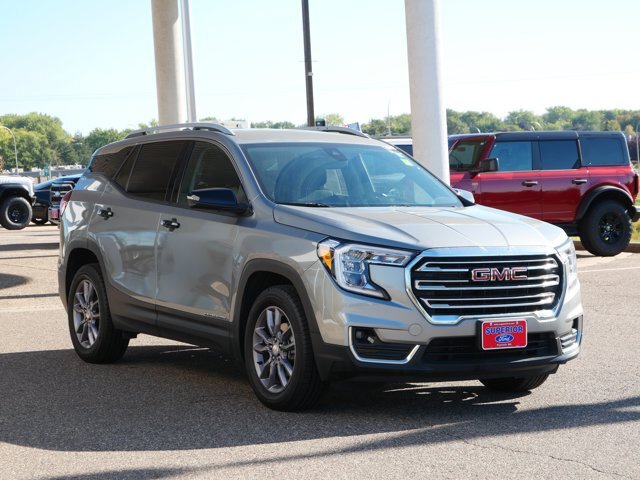Used 2023 GMC Terrain SLT AWD/4WD image 3
