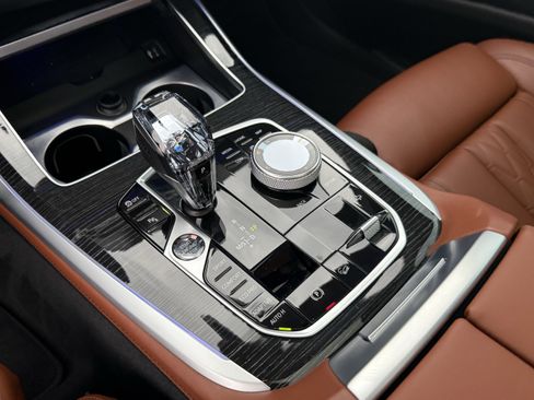 Used 2022 BMW X7 xDrive40i w/ M Sport Package image 25