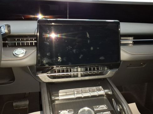 Used 2025 Lincoln Nautilus Premier w/ Jet Appearance Package image 17