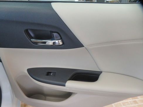 Used 2016 Honda Accord EX-L image 28