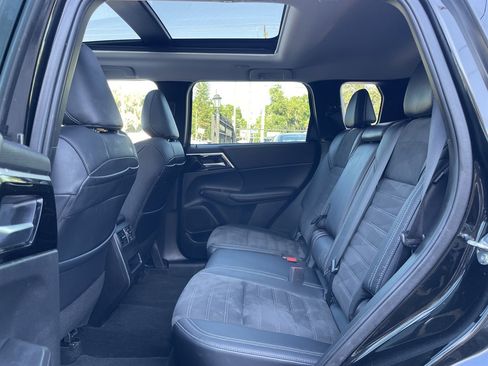 Used 2023 Mitsubishi Outlander SE FWD image 24