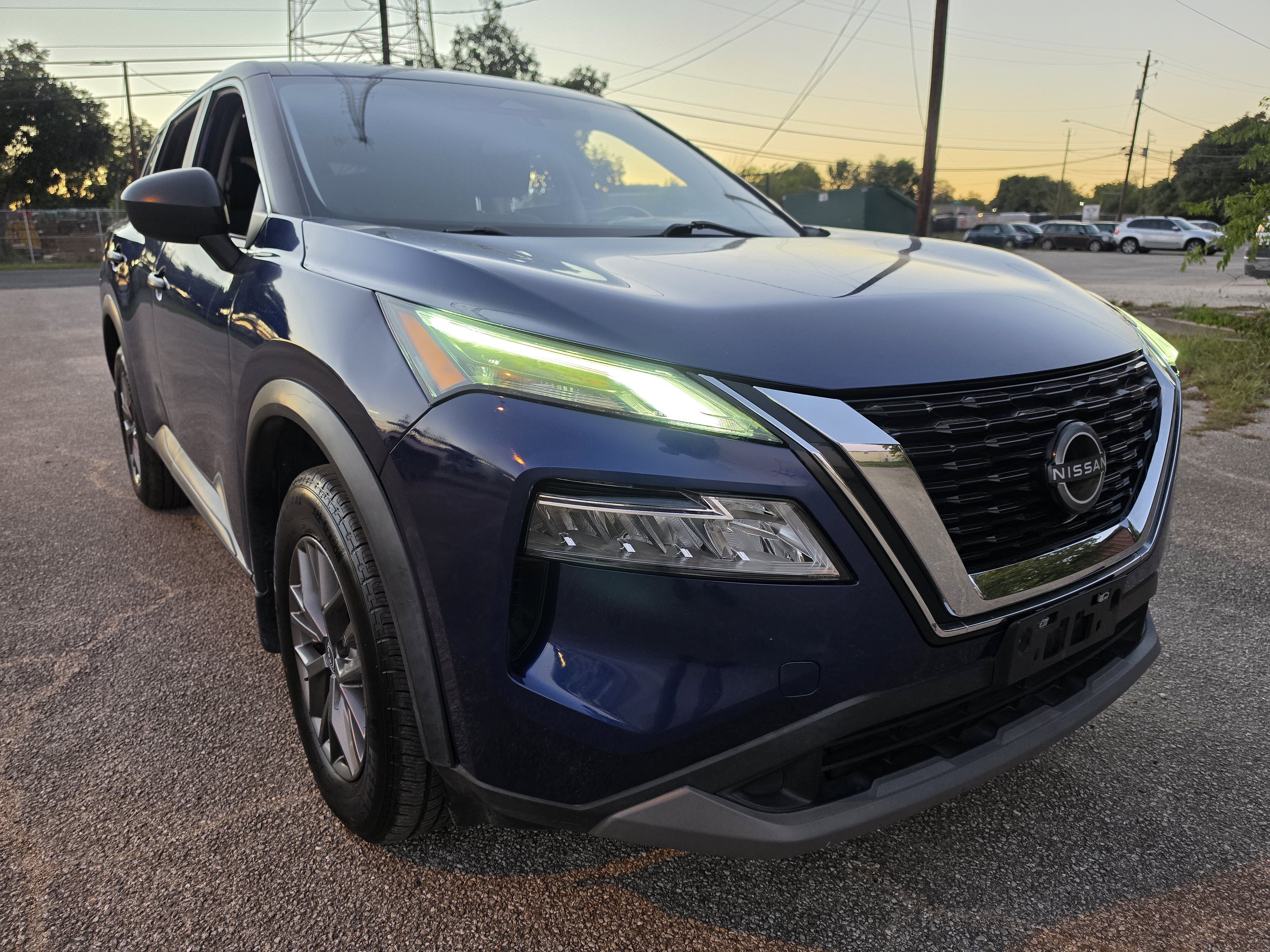 Used 2022 Nissan Rogue S FWD image 1
