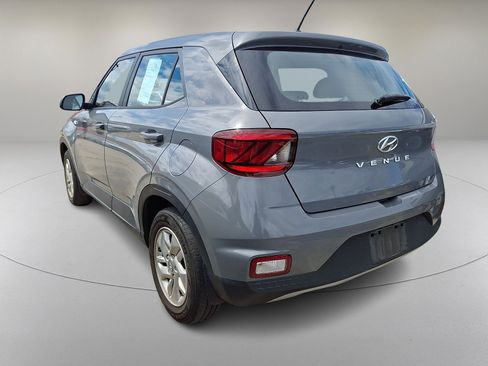 Used 2023 Hyundai Venue SE FWD image 6
