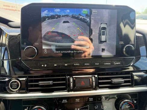 Used 2023 Nissan Pathfinder SL image 35