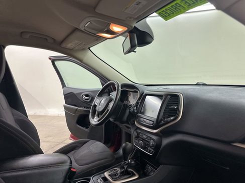 Used 2015 Jeep Cherokee Latitude w/ Cold Weather Group AWD/4WD image 19