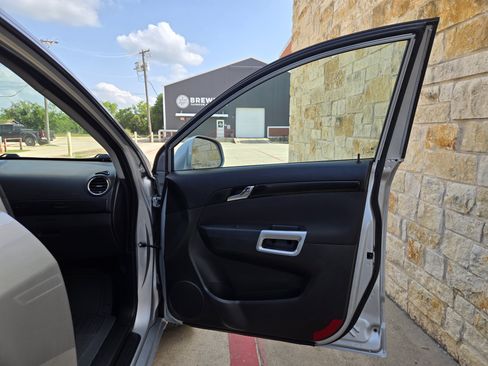 Used 2013 Chevrolet Captiva Sport LT FWD image 8