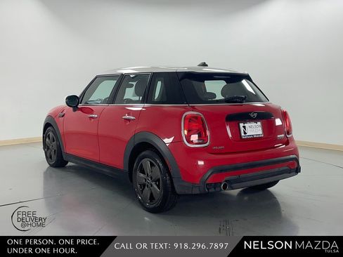 Used 2022 MINI Cooper 4-Door Hardtop image 8