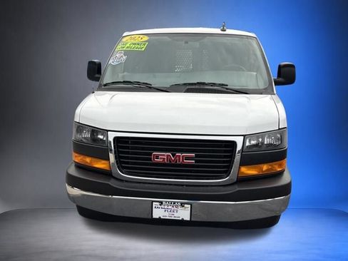 Used 2025 GMC Savana 2500 w/ Driver Convenience Package RWD image 2