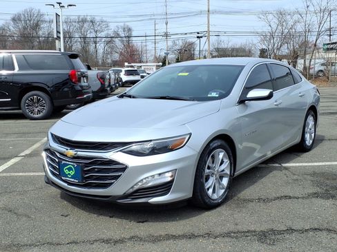 Certified 2019 Chevrolet Malibu LT w/ Driver Confidence Package II image 3