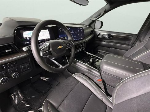 Certified 2025 Chevrolet Suburban Premier image 18