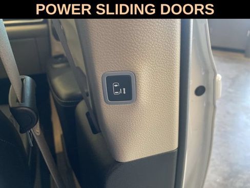 Used 2024 Chrysler Pacifica Touring-L FWD image 38