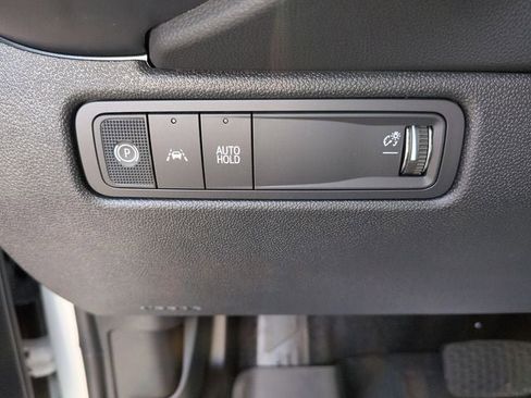 Used 2025 Chevrolet Equinox EV LT FWD image 17