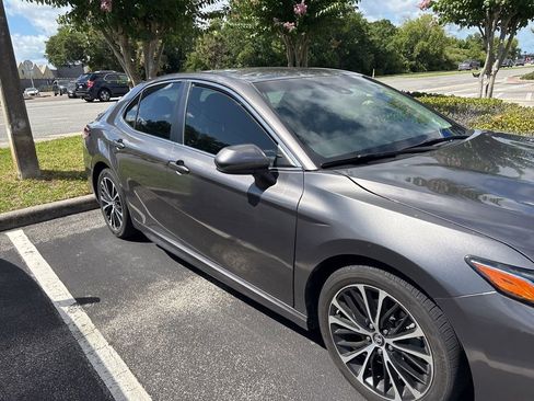 Used 2019 Toyota Camry SE FWD image 2
