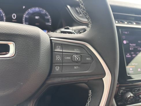 Used 2025 Jeep Grand Cherokee Altitude RWD image 20