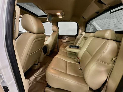 Used 2011 Chevrolet Avalanche LTZ RWD image 17
