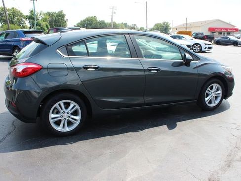 Used 2018 Chevrolet Cruze LT w/ Convenience Package image 8