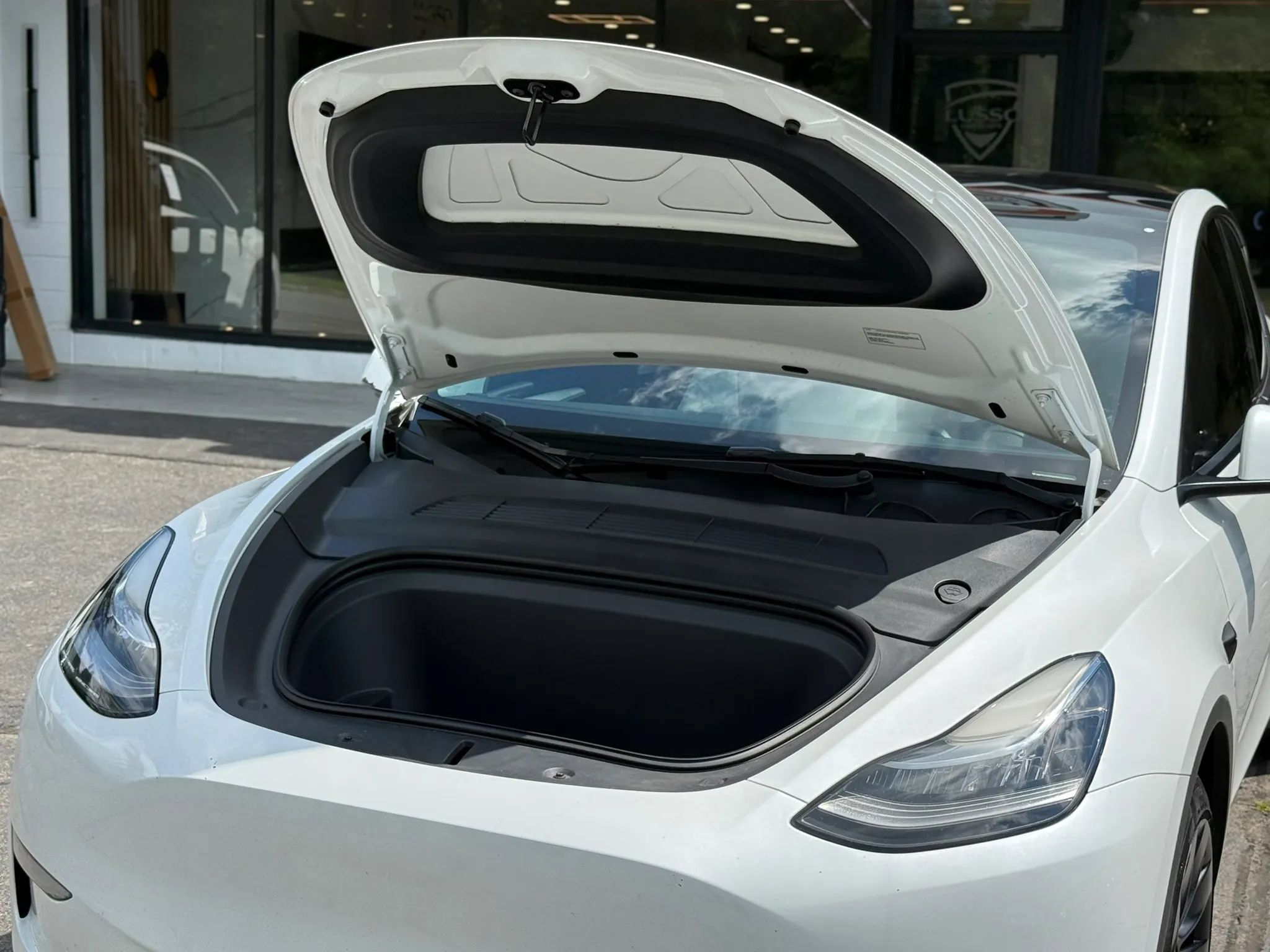 Used 2023 Tesla Model Y AWD image 31