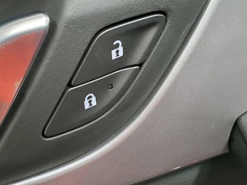 Used 2025 Chevrolet Blazer LT FWD image 28