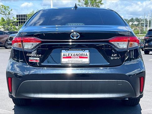 Used 2025 Toyota Corolla LE FWD image 4