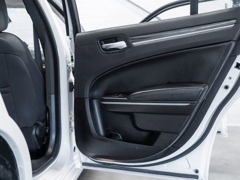 Used 2022 Chrysler 300 Touring image 37