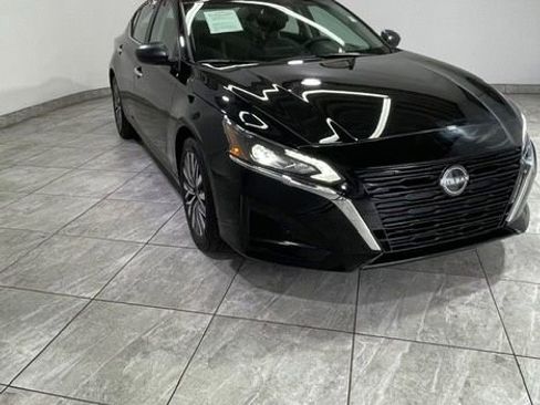 Used 2025 Nissan Altima 2.5 SV image 2