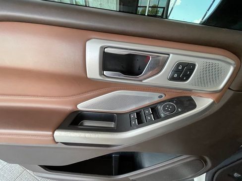 Used 2022 Ford Explorer King Ranch AWD/4WD image 11