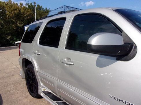 Used 2007 GMC Yukon SLT w/ SLT Preferred Equipment Group image 7