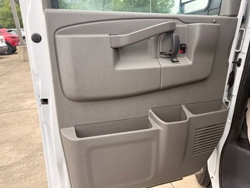 Used 2021 Chevrolet Express 2500 RWD image 9