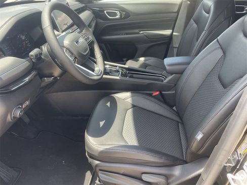 New 2025 Jeep Compass Latitude w/ Altitude Special Edition image 13