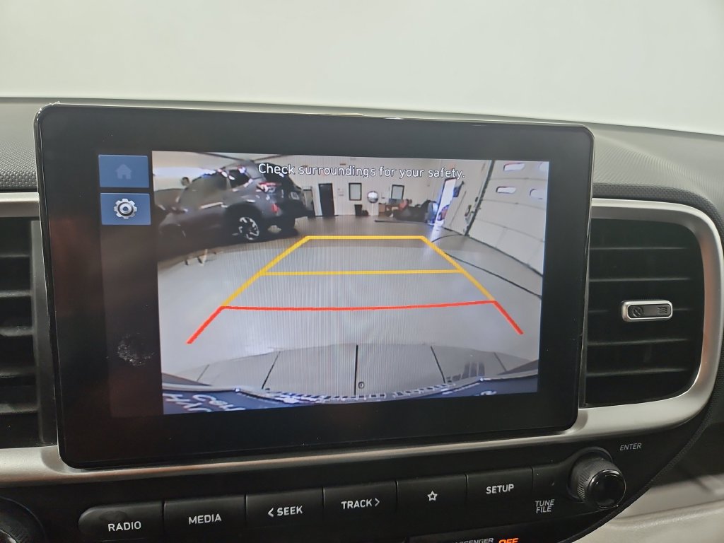 Certified 2025 Hyundai Venue SEL FWD image 21